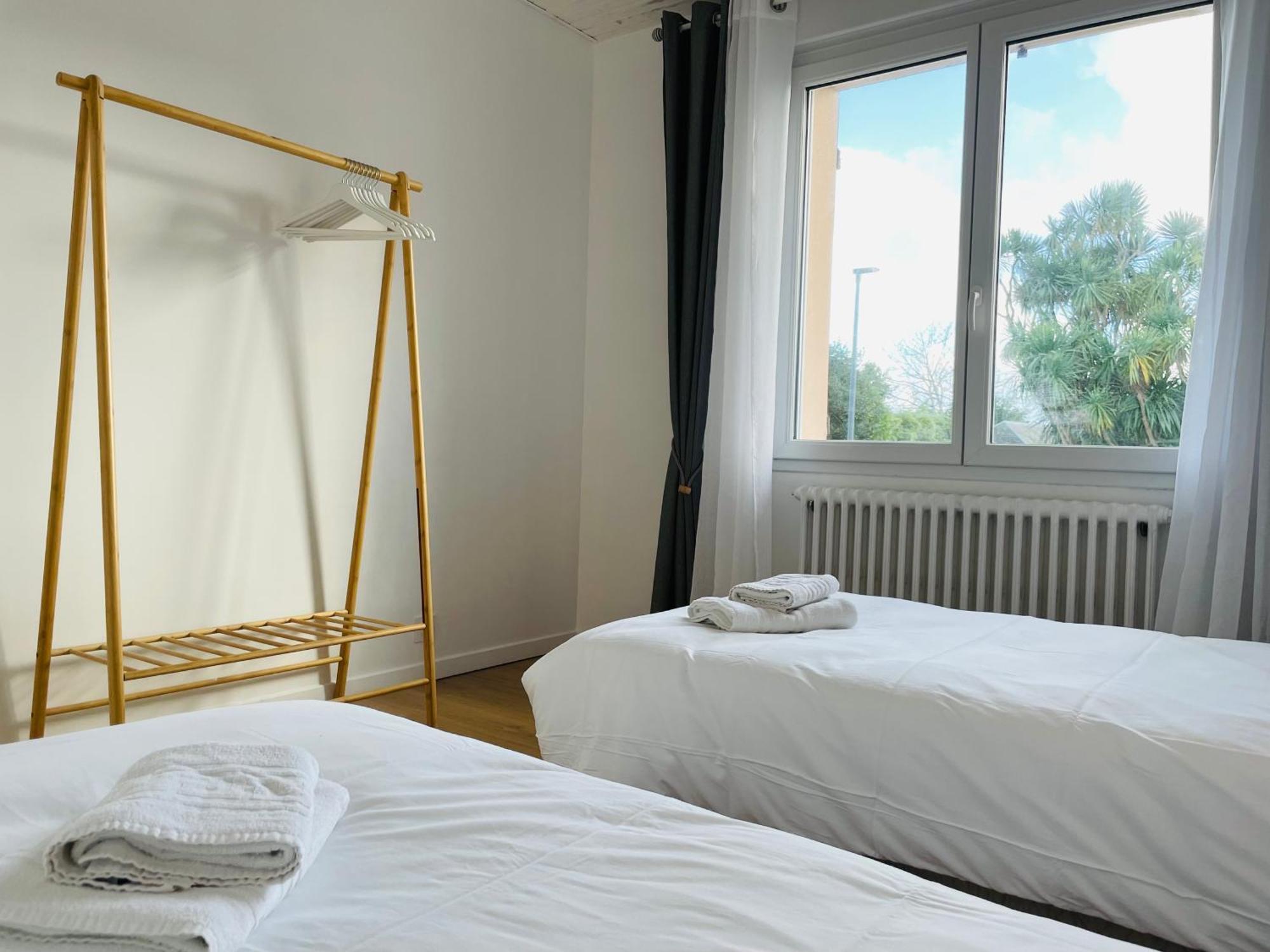 La Delphiniere : Bord De Mer, Equipements De Qualite Holiday home Urville-Nacqueville