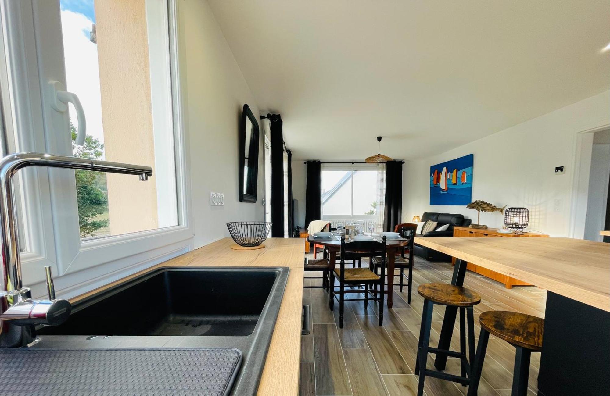 La Delphiniere : Bord De Mer, Equipements De Qualite Holiday home