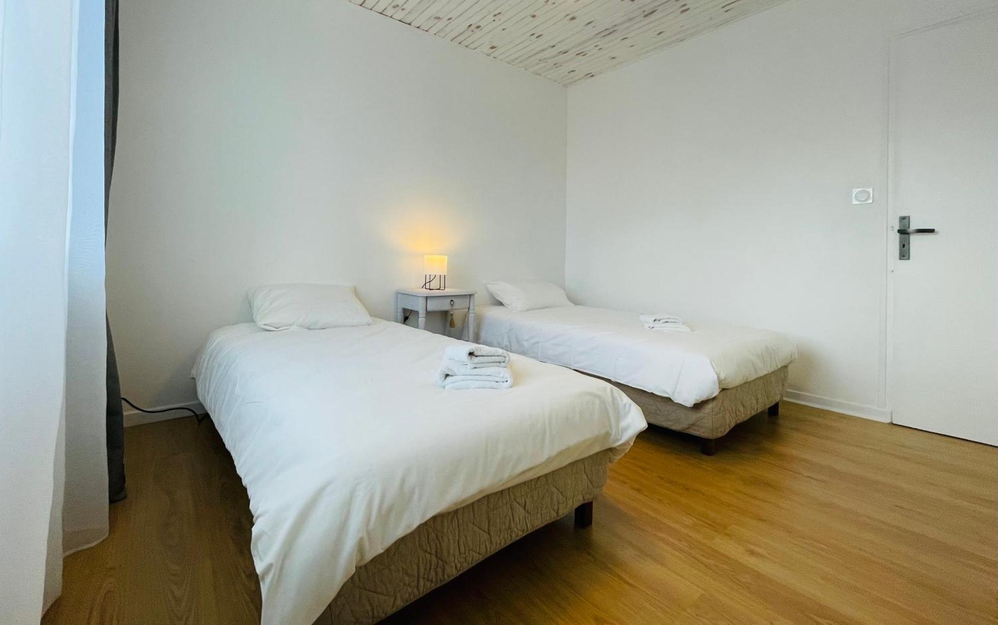 La Delphiniere : Bord De Mer, Equipements De Qualite Holiday home *