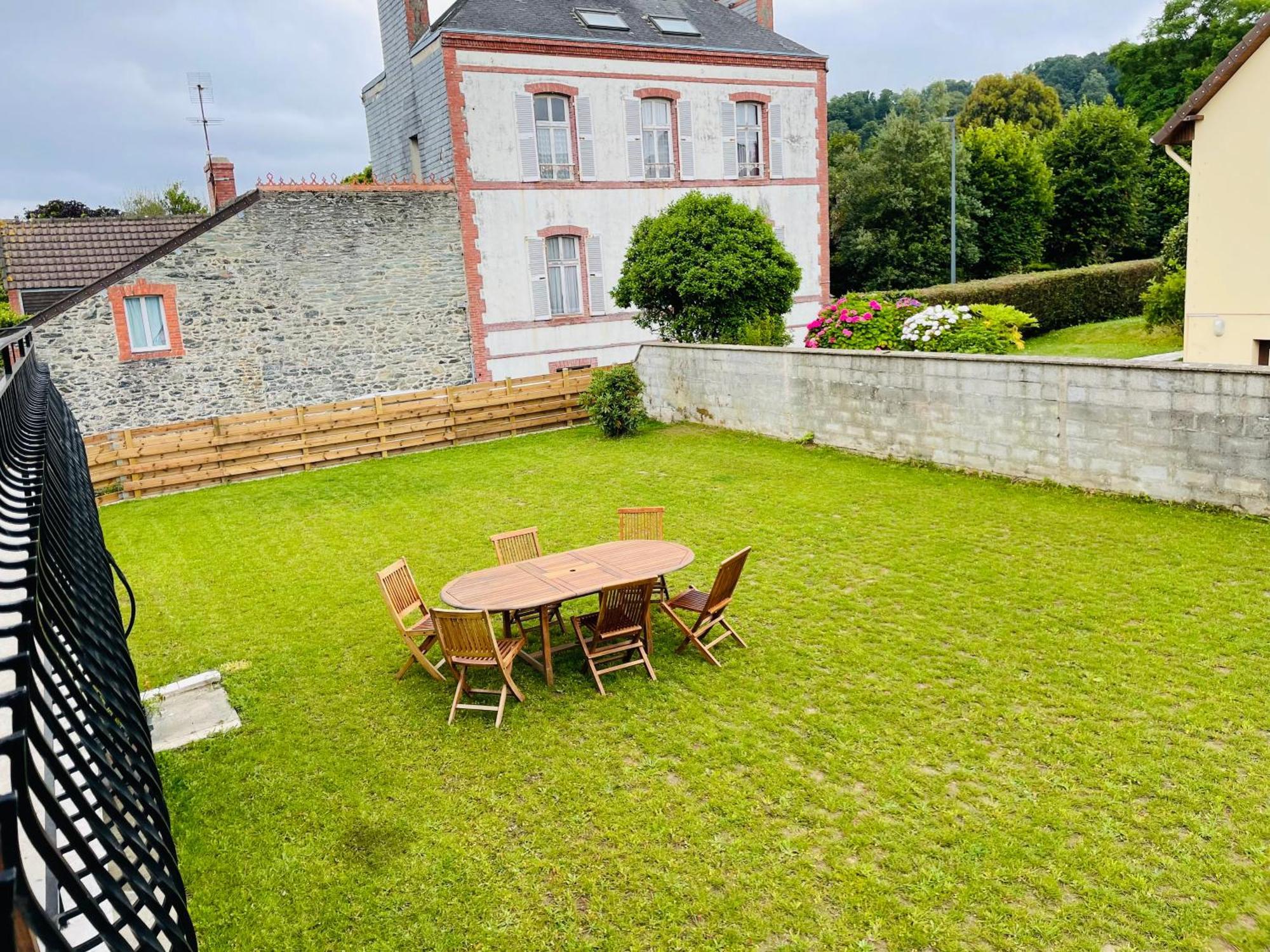 La Delphiniere : Bord De Mer, Equipements De Qualite Holiday home *