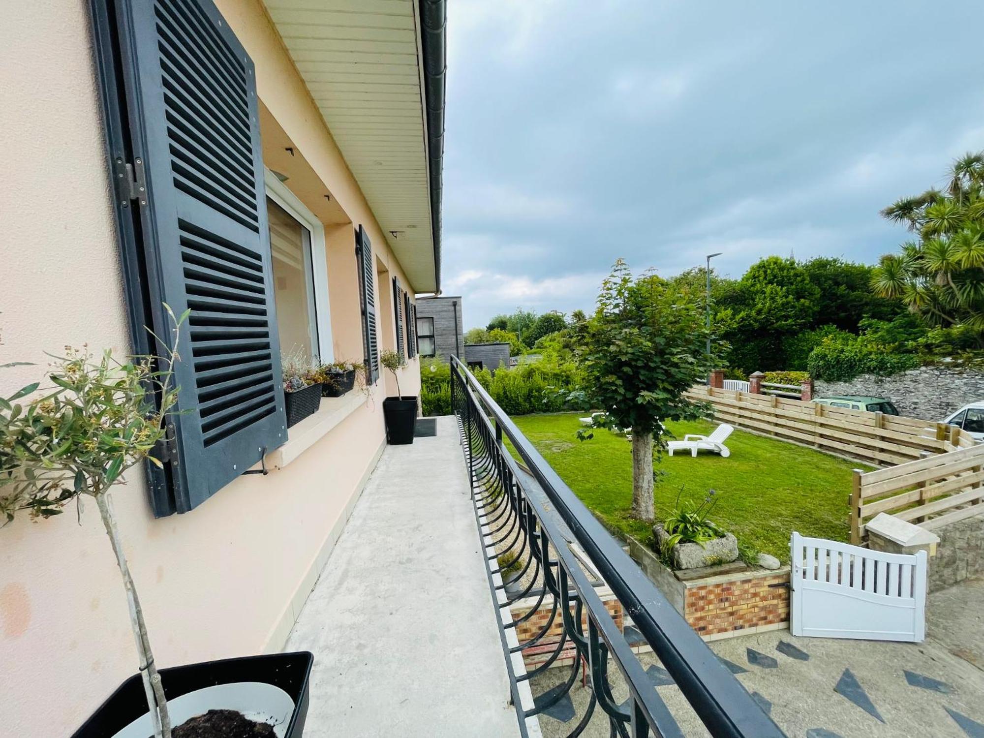 La Delphiniere : Bord De Mer, Equipements De Qualite Holiday home *